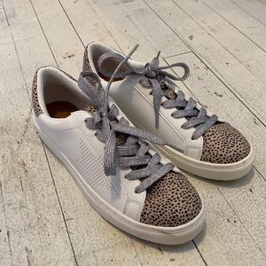Universal Thread sneakers